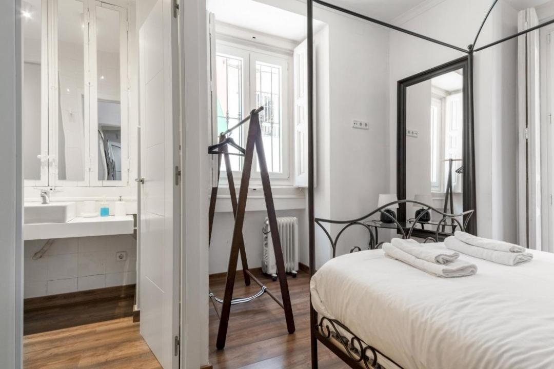 2 Bedrooms 2 Bathrooms Furnished - Malasana - Bright Stylish - Mintystay Appartement Madrid