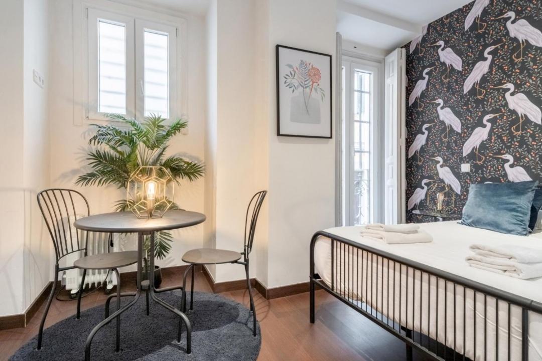 Appartement 2 Bedrooms 2 Bathrooms Furnished - Malasana - Bright Stylish - Mintystay Madrid
