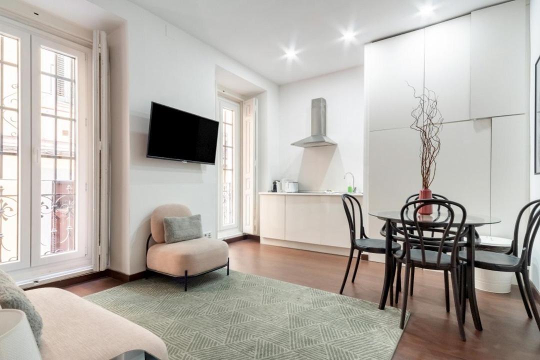 Appartement 2 Bedrooms 2 Bathrooms Furnished - Malasana - Bright Stylish - Mintystay Madrid